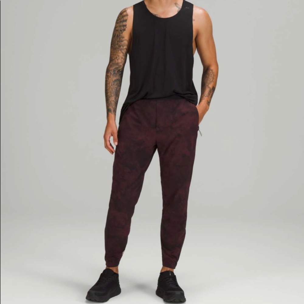 Lulu lemon Run State Mens size medium in Tidal Dye Cassis black.